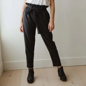 Bow Belt Capri