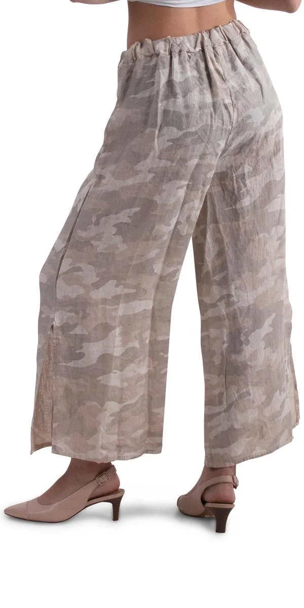 Giulana Camo Capri Pants