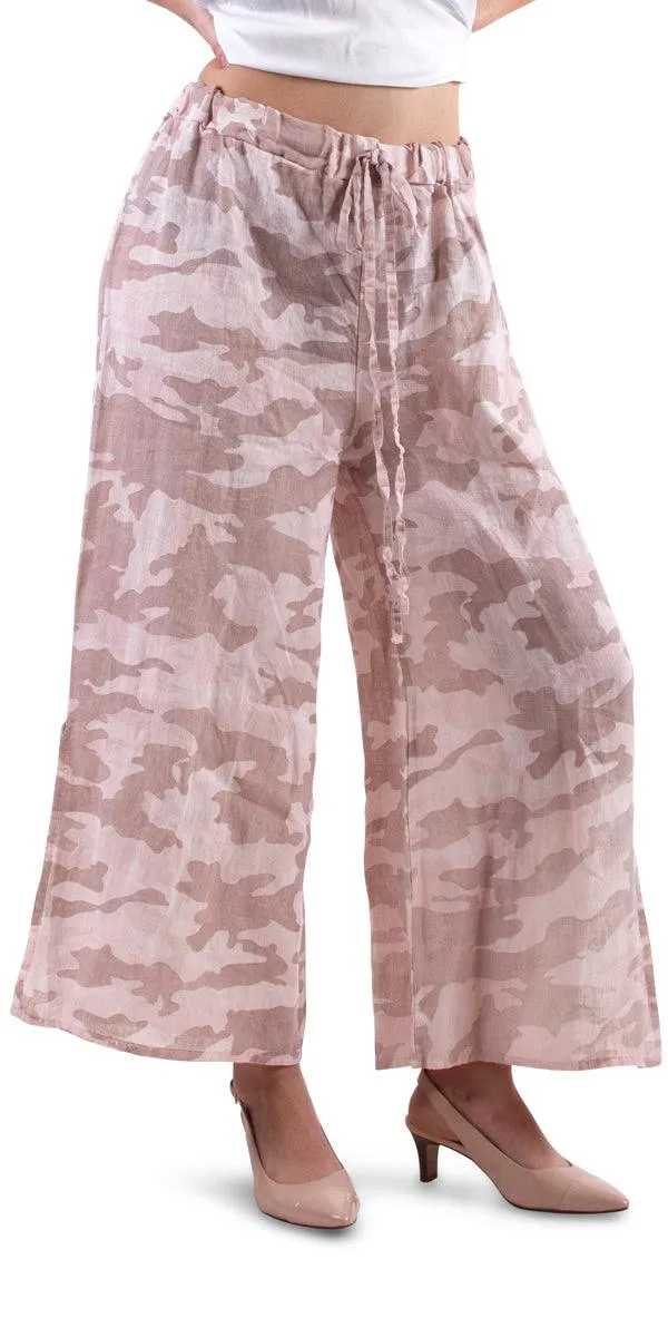 Giulana Camo Capri Pants