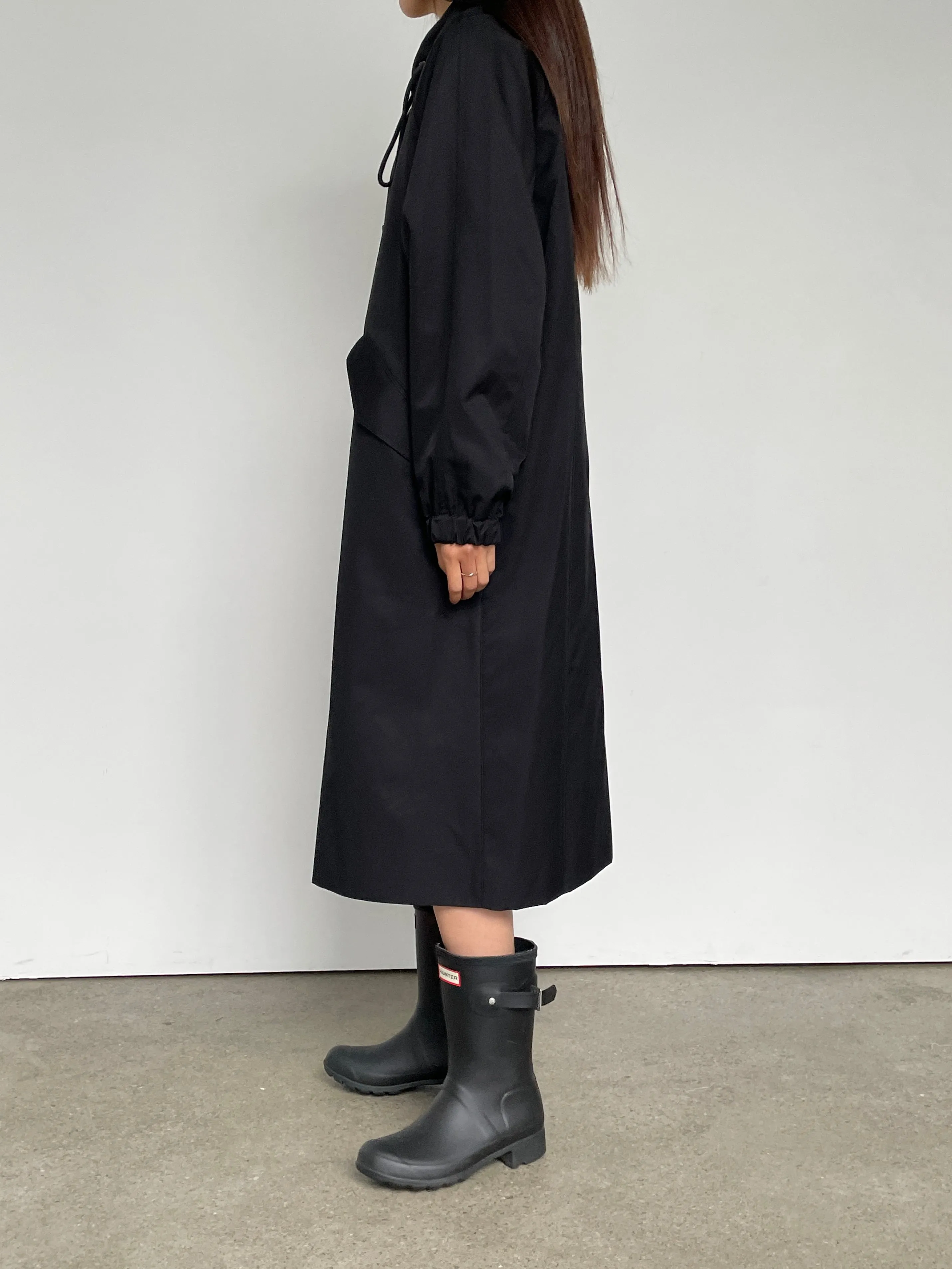 Hooded coat with raglan sleeves