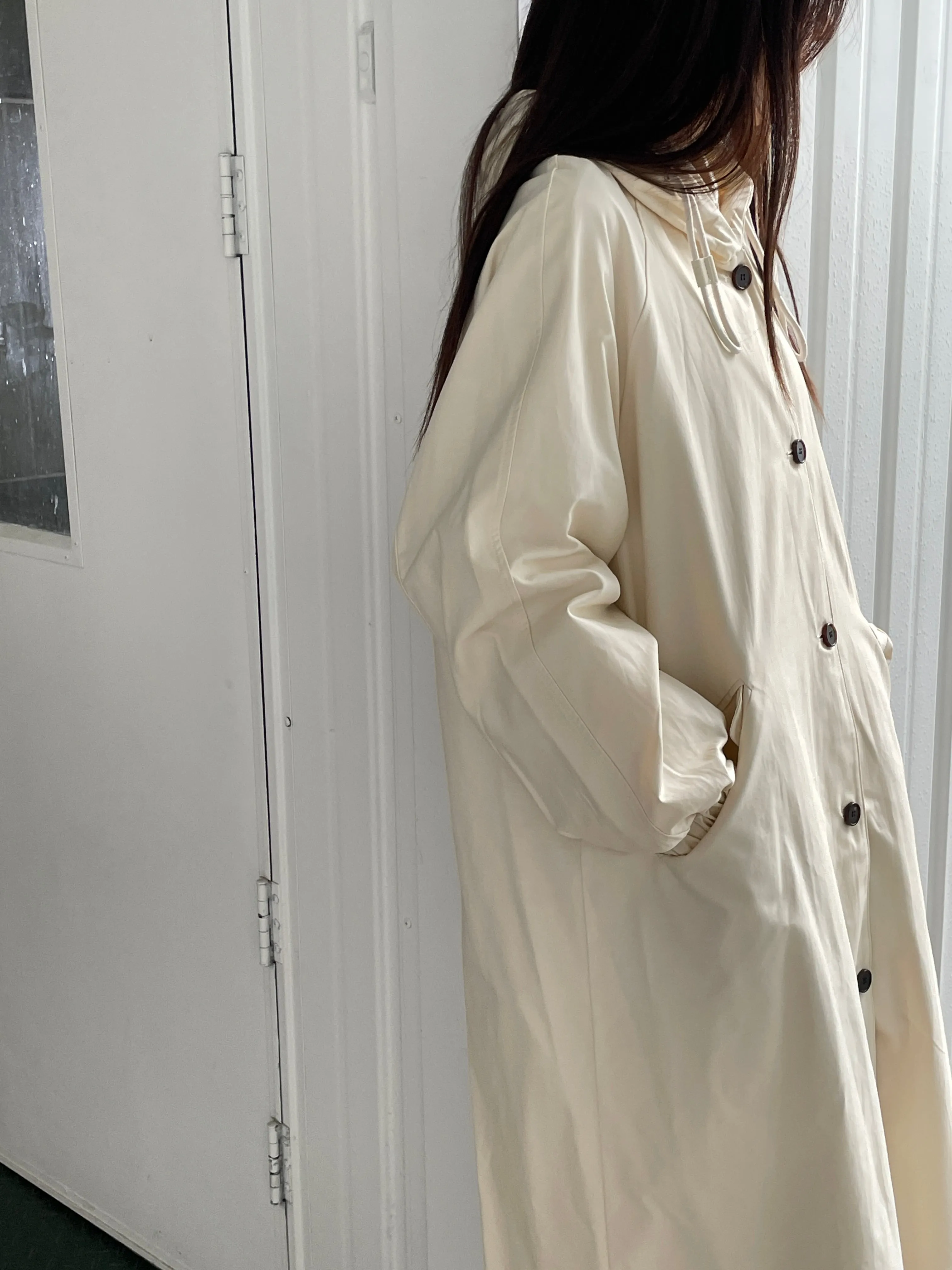 Hooded coat with raglan sleeves