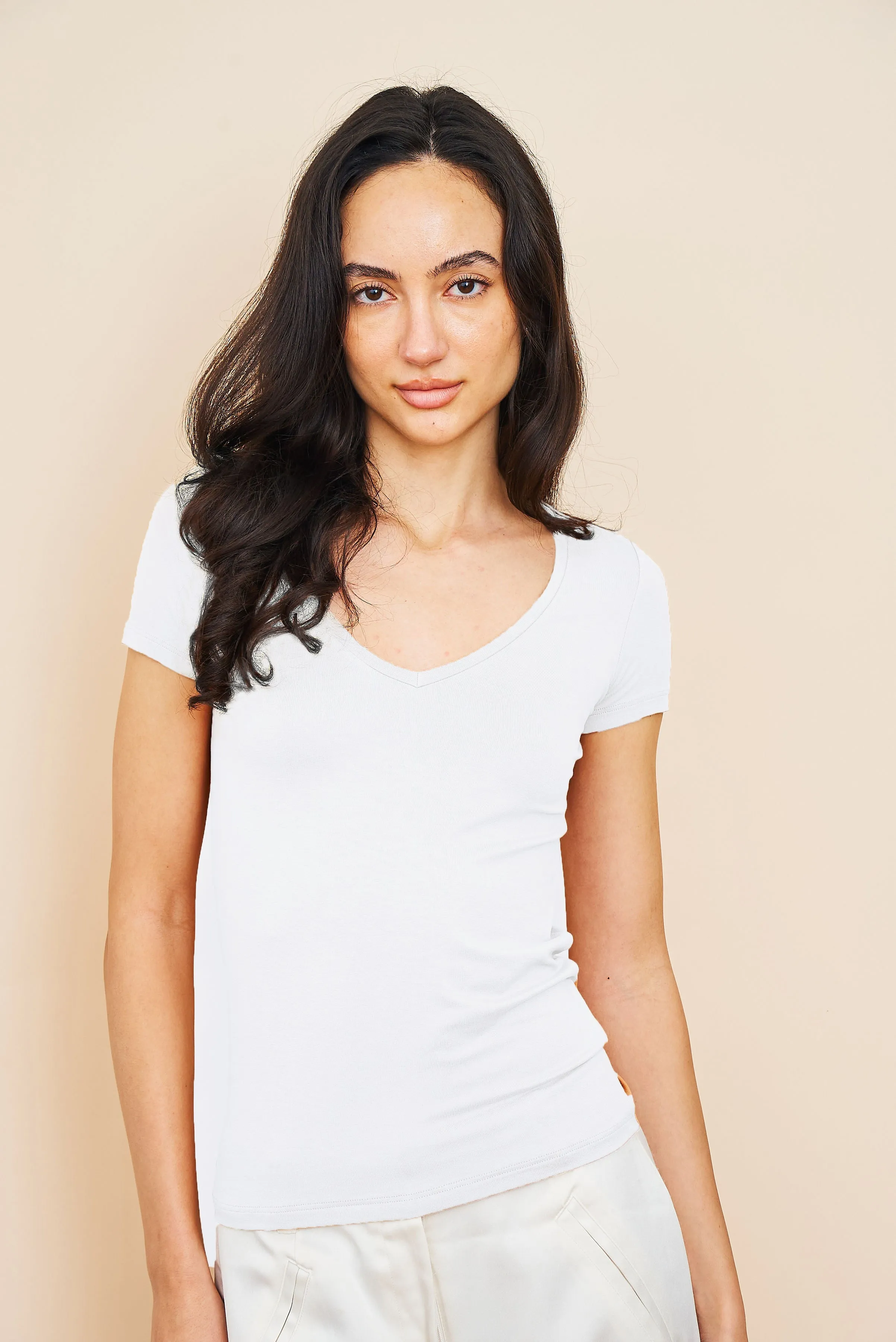 Majestic Short Sleeve V-Neck Tee in Blanc