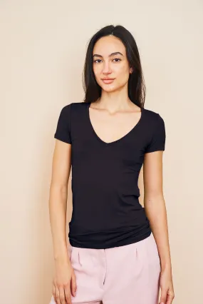 Majestic Short Sleeve V-Neck Tee in Noir