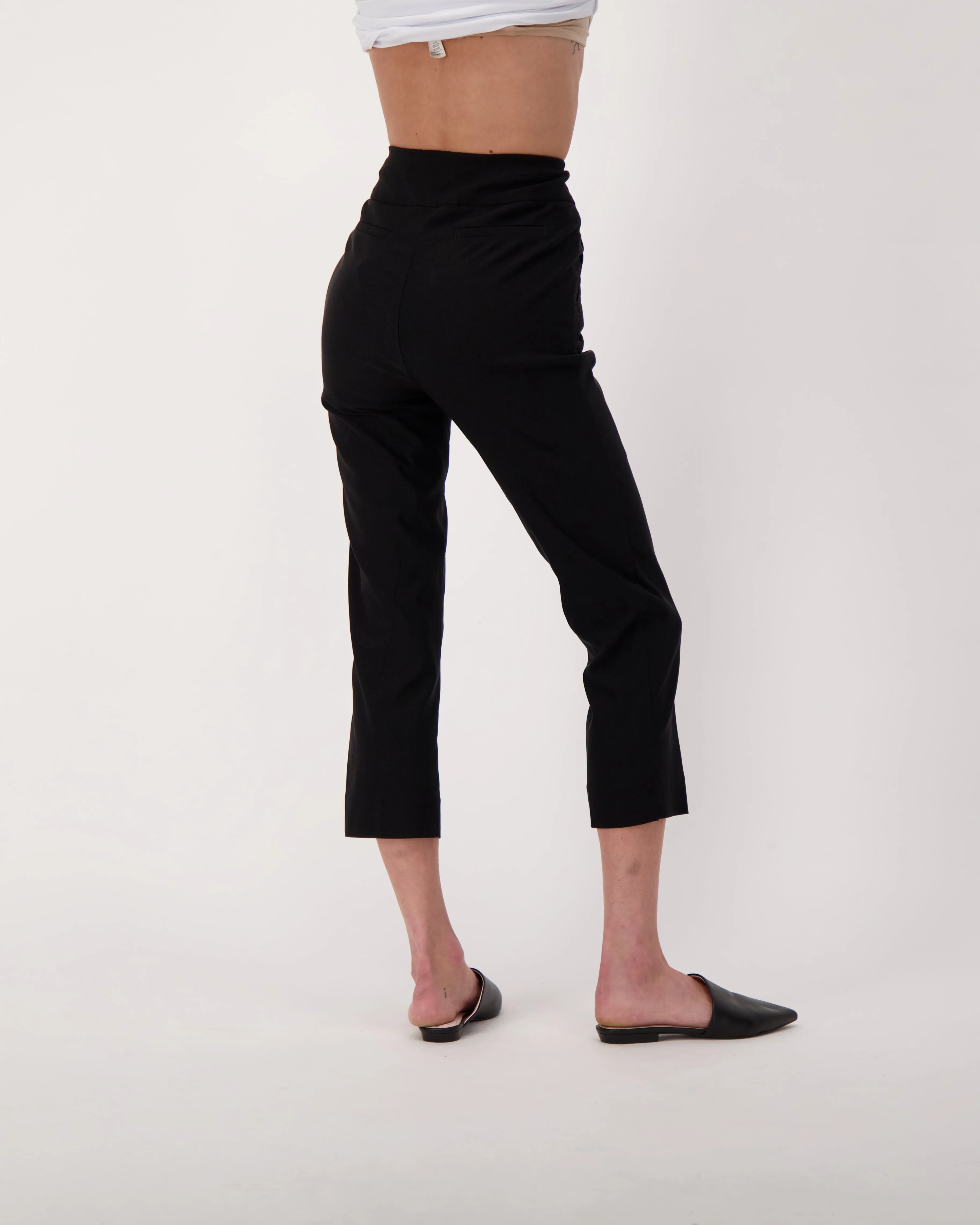 The Essential Capri Pull On Pant With Pocket